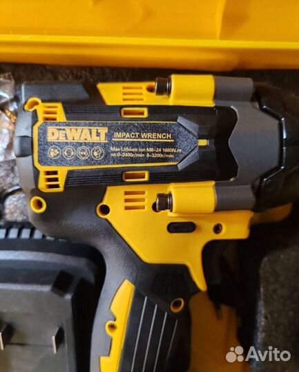 Аккумуляторный гайковерт DeWalt 800 Нм (Арт.30647)