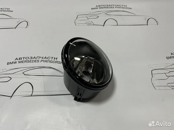 Правая передняя противотуманка BMW F10 дорест М Па