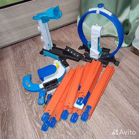 Игровой набор Hot Wheels Автомобили и мега-трек