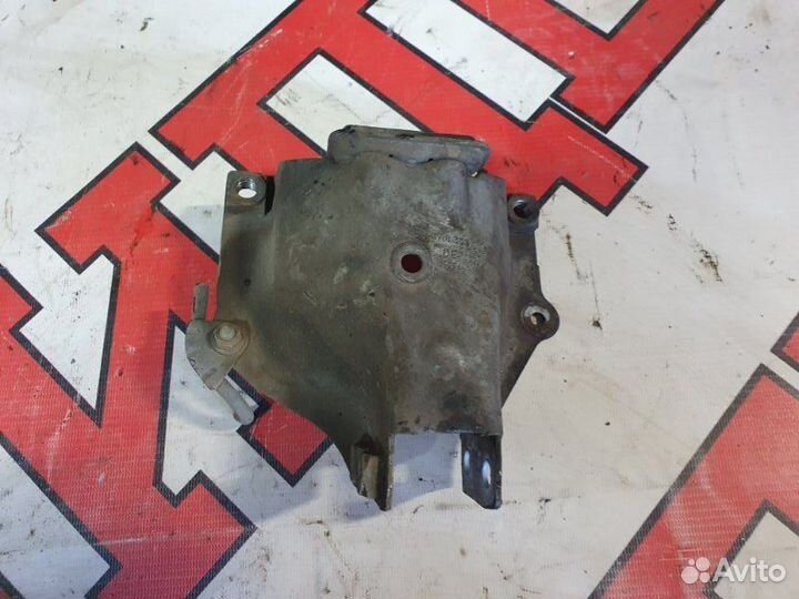 Кронштейн двигателя левый Audi A4 B8 бензин 1.8