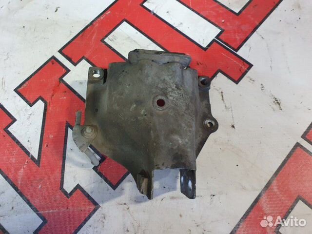 Кронштейн двигателя левый Audi A4 B8 бензин 1.8