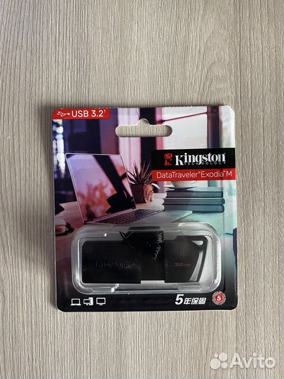 USB флешка на 32гб фирма Kingston