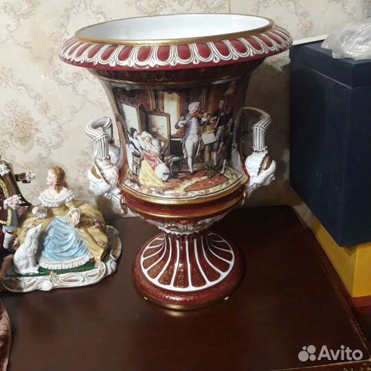 Фарфоровые статуэтки и другое