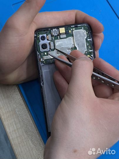 Ремонт iPhone айфон дисплея / батареи / стекло