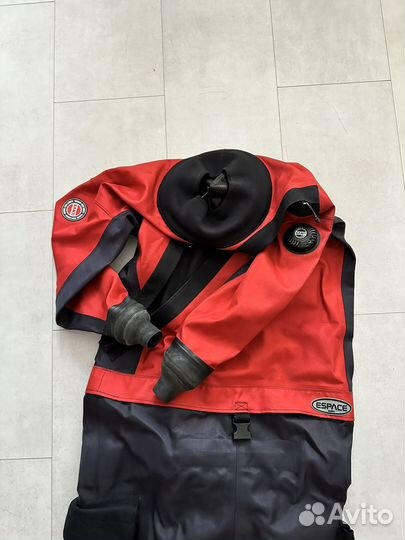 Сухой гидрокостюм для дайвинга santi