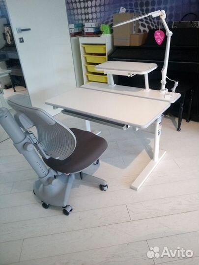 Растущая парта стол, доступная в Калининграде