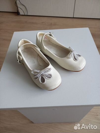 Туфли для девочки 26 размер белые