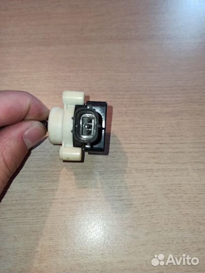 Датчик высоты дорожного просвета Toyota Avalon