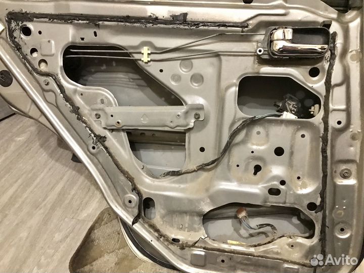 Дверь задняя левая Nissan Bluebird Sylphy G10