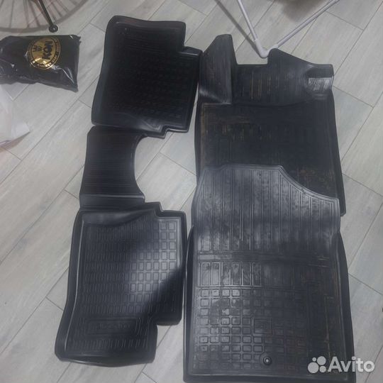 Автомобильные коврики резиновые