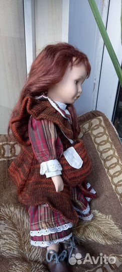 Кукла сувенирная,фарфоровая