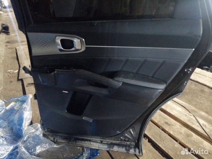 Обшивка двери задняя правая Kia Sorento 4 MQ4 1.6