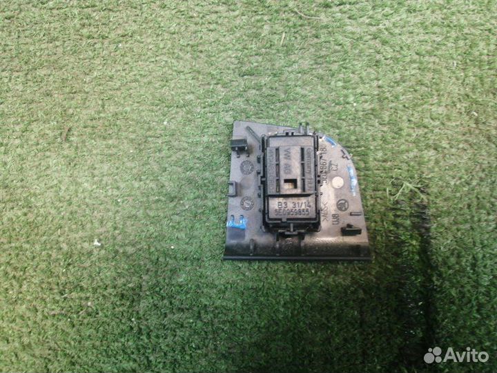 Кнопка стеклоподъемника передняя правая Skoda