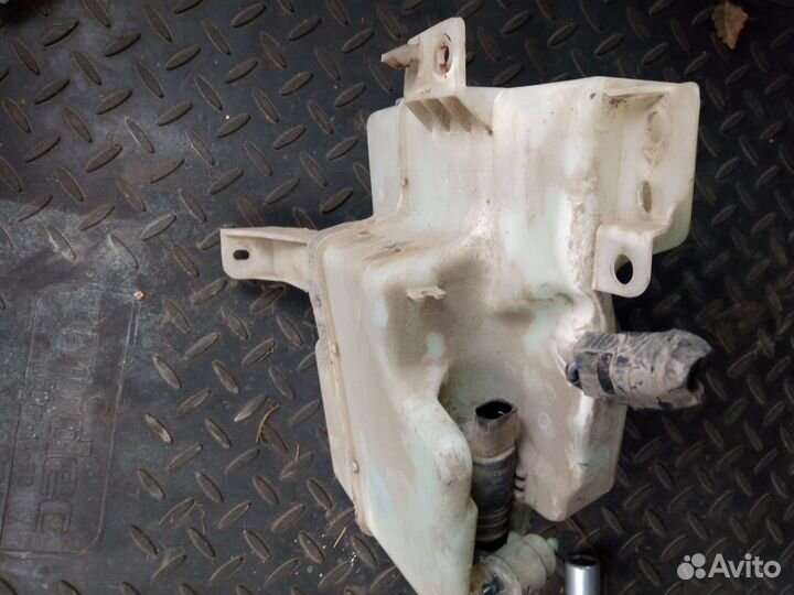 Бочок омывателя Пежо 4007