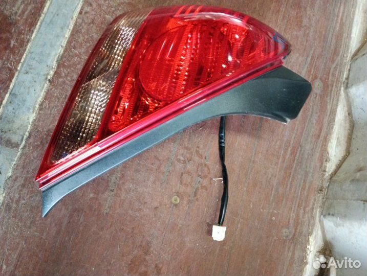 Стоп-сигнал левый Nissan Bluebird Sylphy FG10