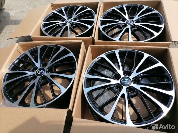 Новые Toyota Camry R17