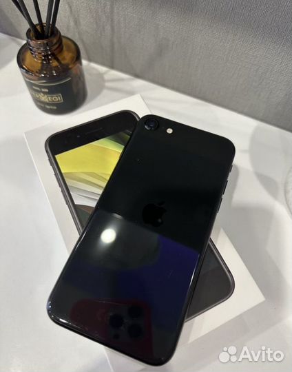 iPhone SE (2020), 128 ГБ