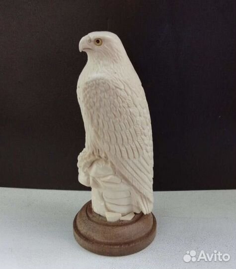 Миниатюра. Сокол. Материал бивень мамонта