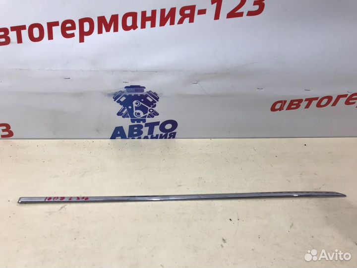 Молдинг двери задний левый Mercedes C200 W204