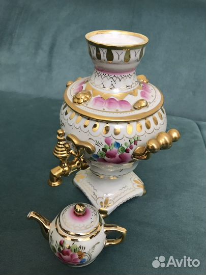Старинный декоративный самовар