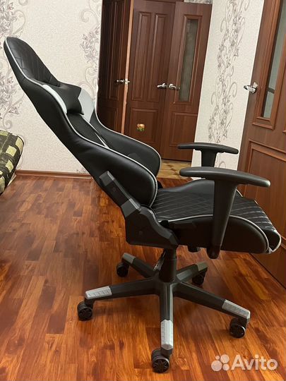Компьютерное кресло геймерское