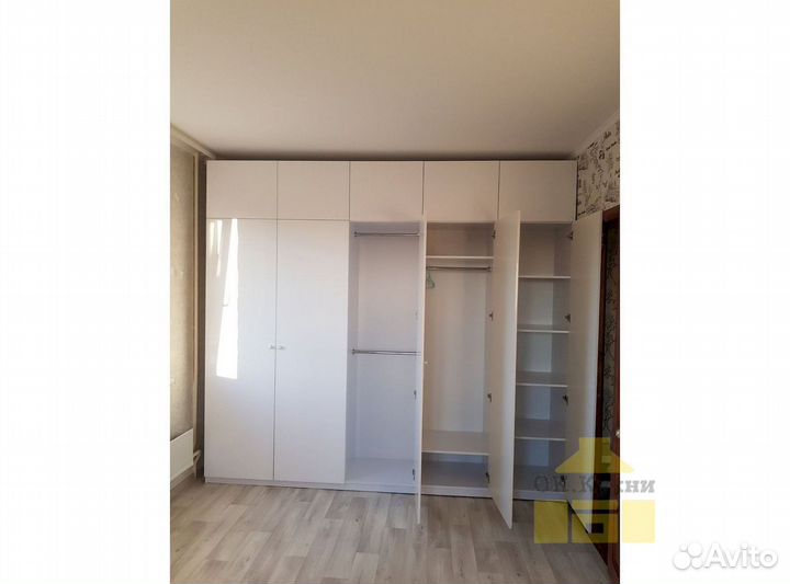 Зеркальный шкаф