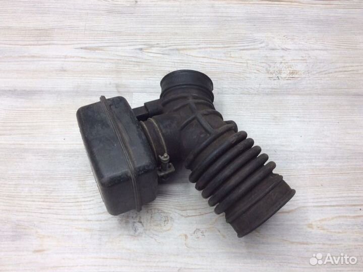 Патрубок воздушного фильтра Nissan Almera Classic