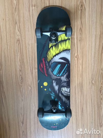 Скейтборд почти новый
