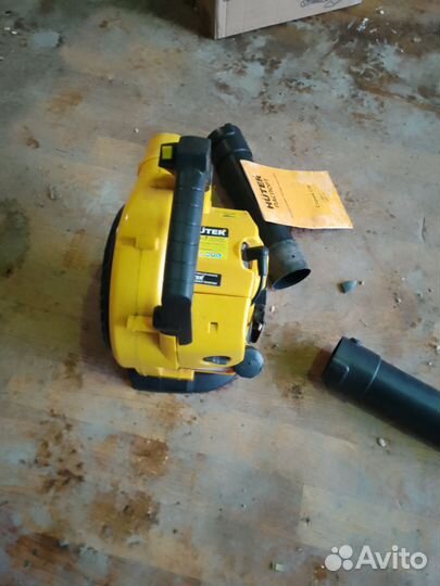 Бензиновая воздуходувка