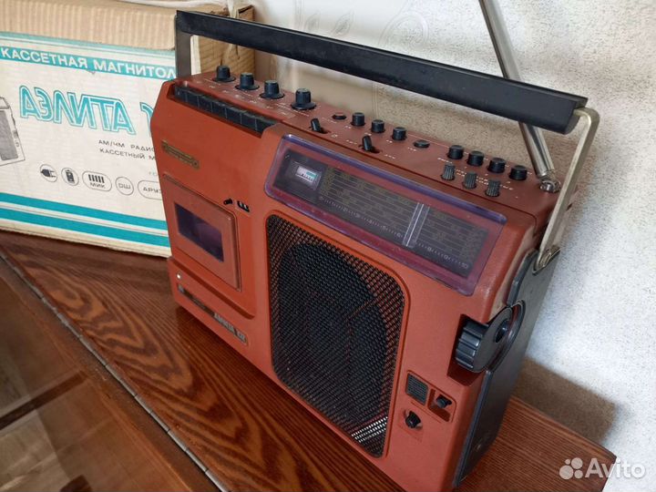 Радиоприемник СССР Аэлита 102 с FM (магнитола)