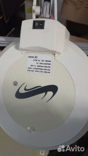 Медицинская лампа с лупой