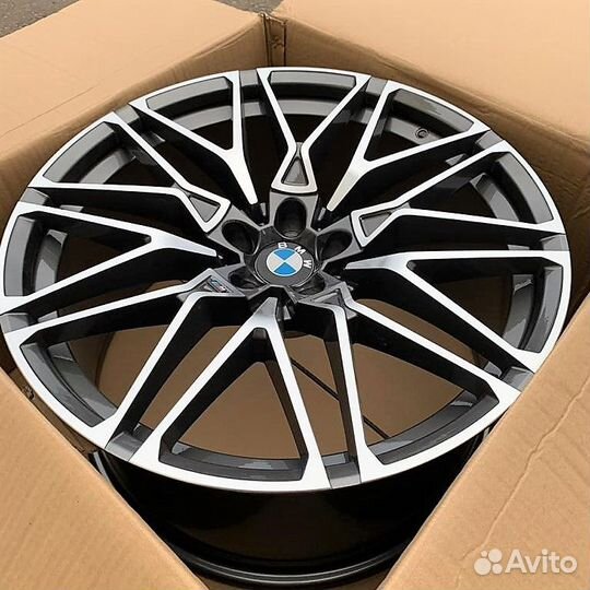 Диски на BMW бмв X5 G05 R22