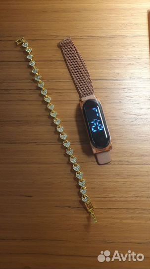 Женские электронные часы с браслетом со стразами