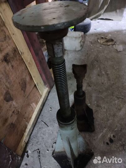 Винтовой упор, домкрат