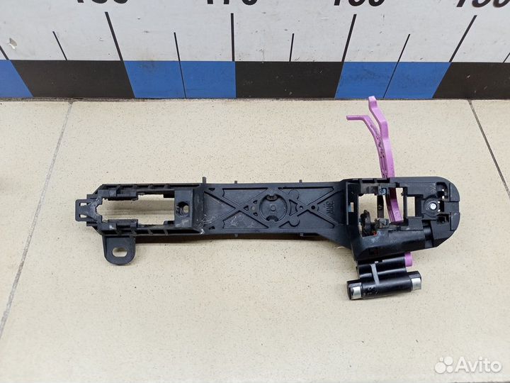 Кронштейн ручки RAV 4 2013