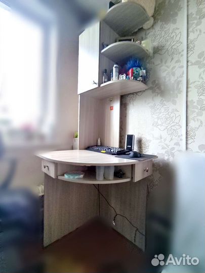 Угловой компьютерный стол