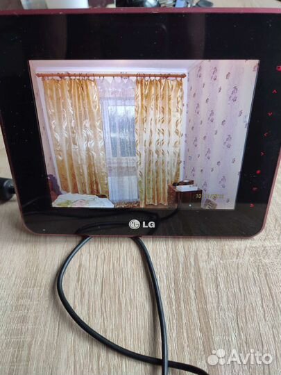 Цифровая фоторамка LG F7010S-PN
