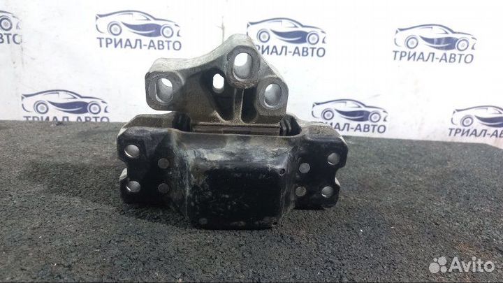 Подушка двигателя Tiguan