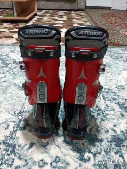 Горнолыжные ботинки atomic
