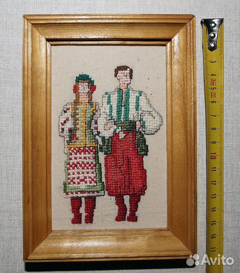 Миниатюра, вышитая крестом, в деревянной рамке