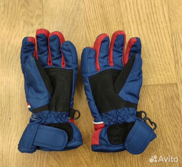 Детские зимние вещи (шапки,перчатки,кофты)