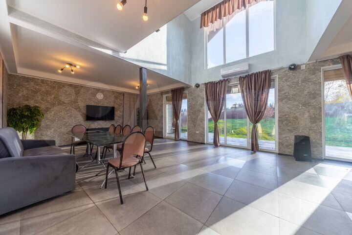 Коттедж 323 м² на участке 15 сот.