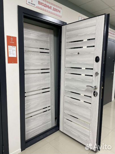 Двевь входная уличная