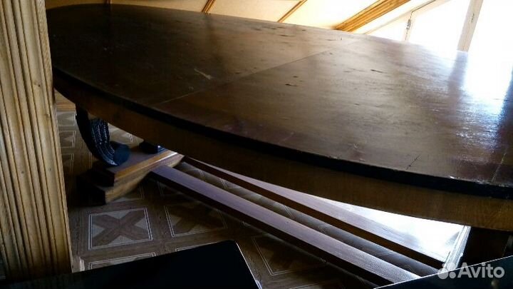 Стол антикварный овальный