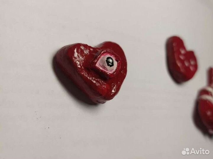 Значок из глины