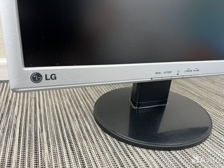 Монитор LG flatron L1942SM