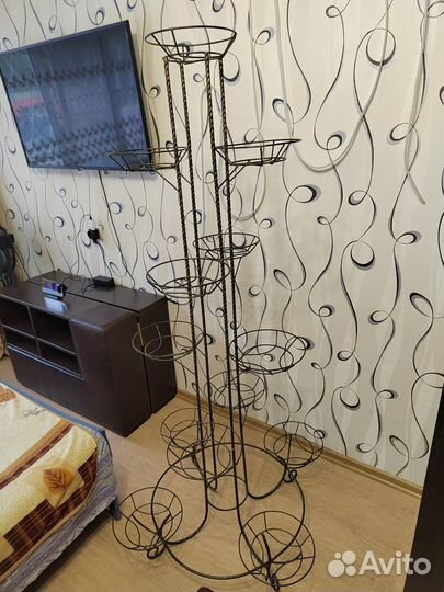 Кованная цветочница