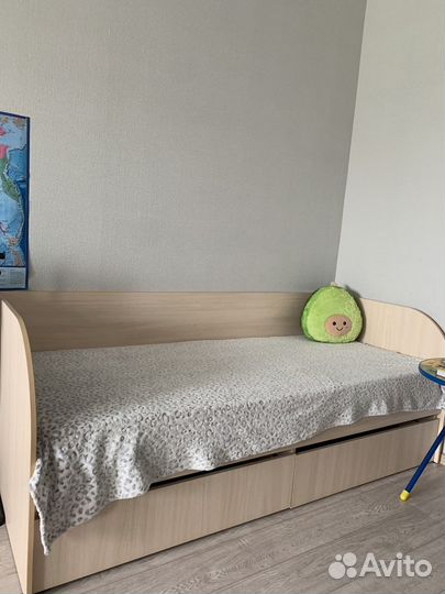 Набор детской мебели бу