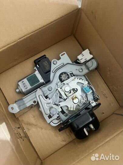 Замок двери багажника