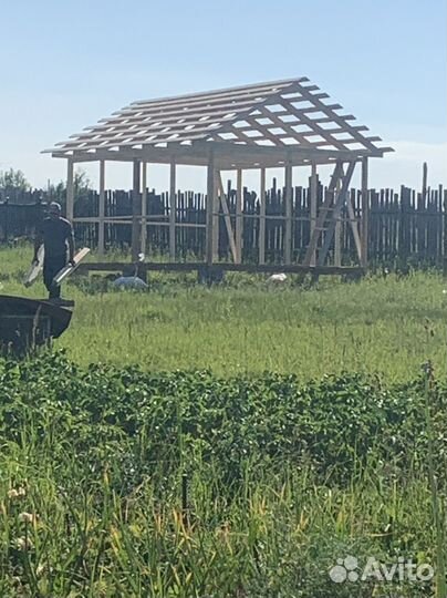 Строительная бригада плотники строительство дачи